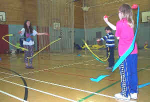 Toni teaches some Poi moves