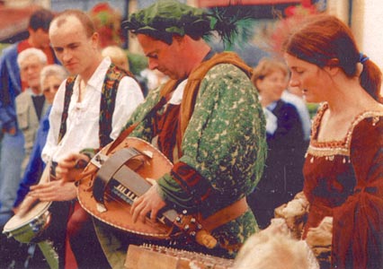 The Grinnigogs play foot tapping vibrant Medieval Music.